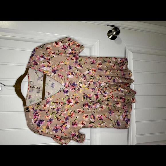 Dolan Anthropologie Left Coast Beige Floral Pleated Ruffle Short Sleeve Blouse - Picture 2 of 7